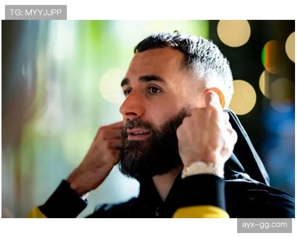 本泽马:无球跑动与进攻串联的极致解析