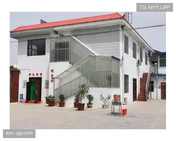 孔帕尼这训练强度，40岁了还跟20岁似的，自律到让人怀疑他是不是偷偷喝了什么神秘药水